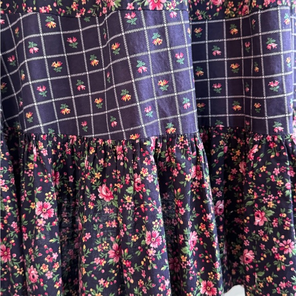 Vintage 1980’s Chic Long Sleeve Floral Dress - Picture 6 of 11